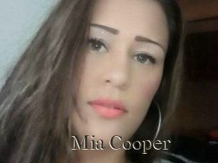 Mia_Cooper